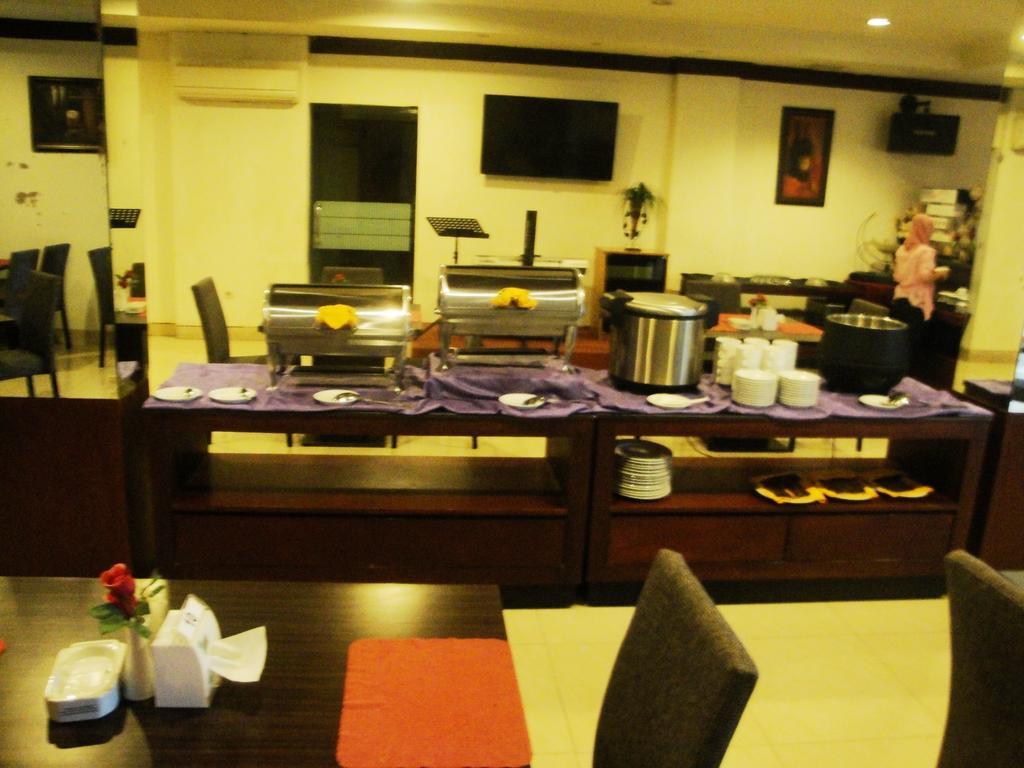 Imperial Hotel Kendari Zewnętrze zdjęcie