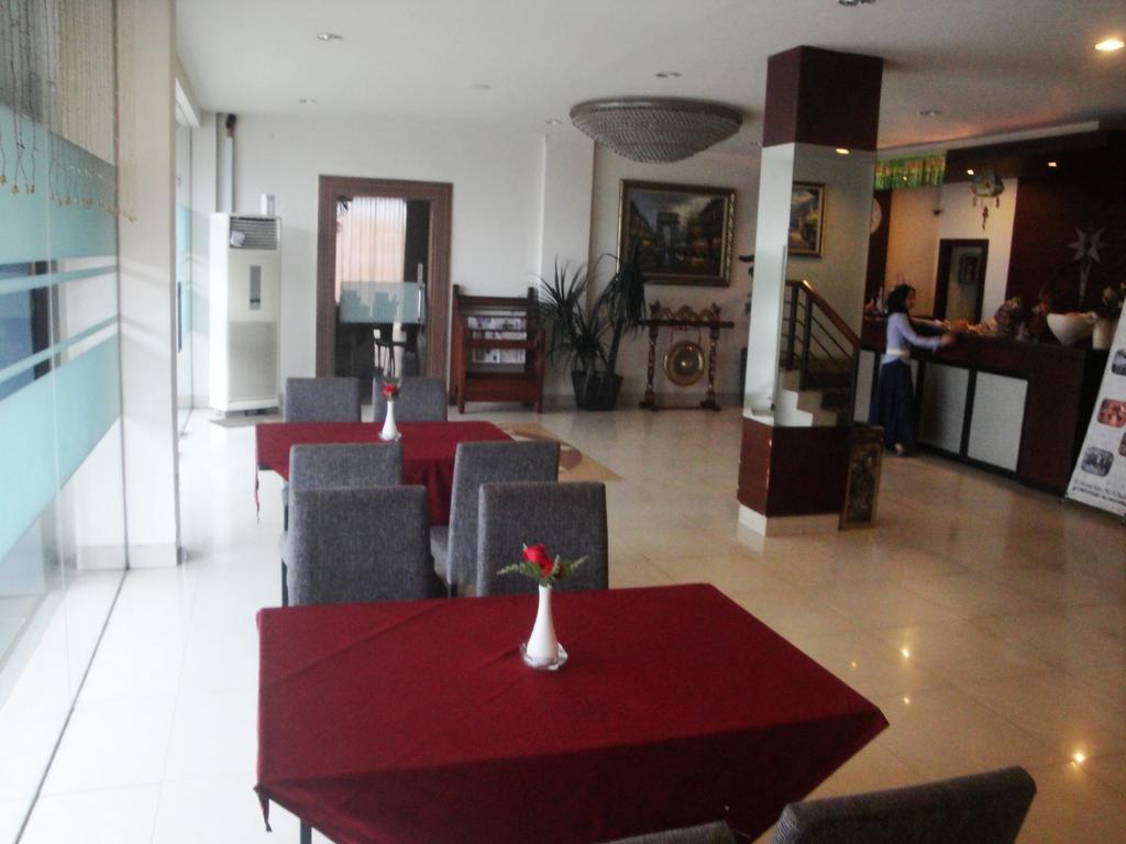 Imperial Hotel Kendari Zewnętrze zdjęcie