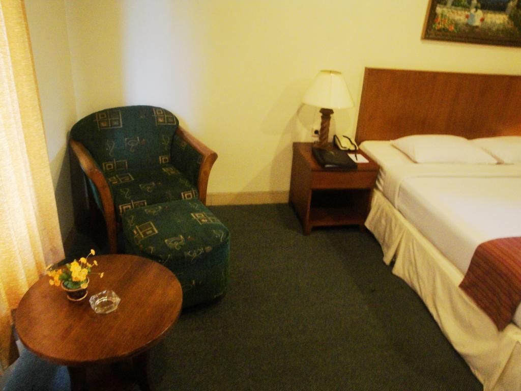 Imperial Hotel Kendari Pokój zdjęcie