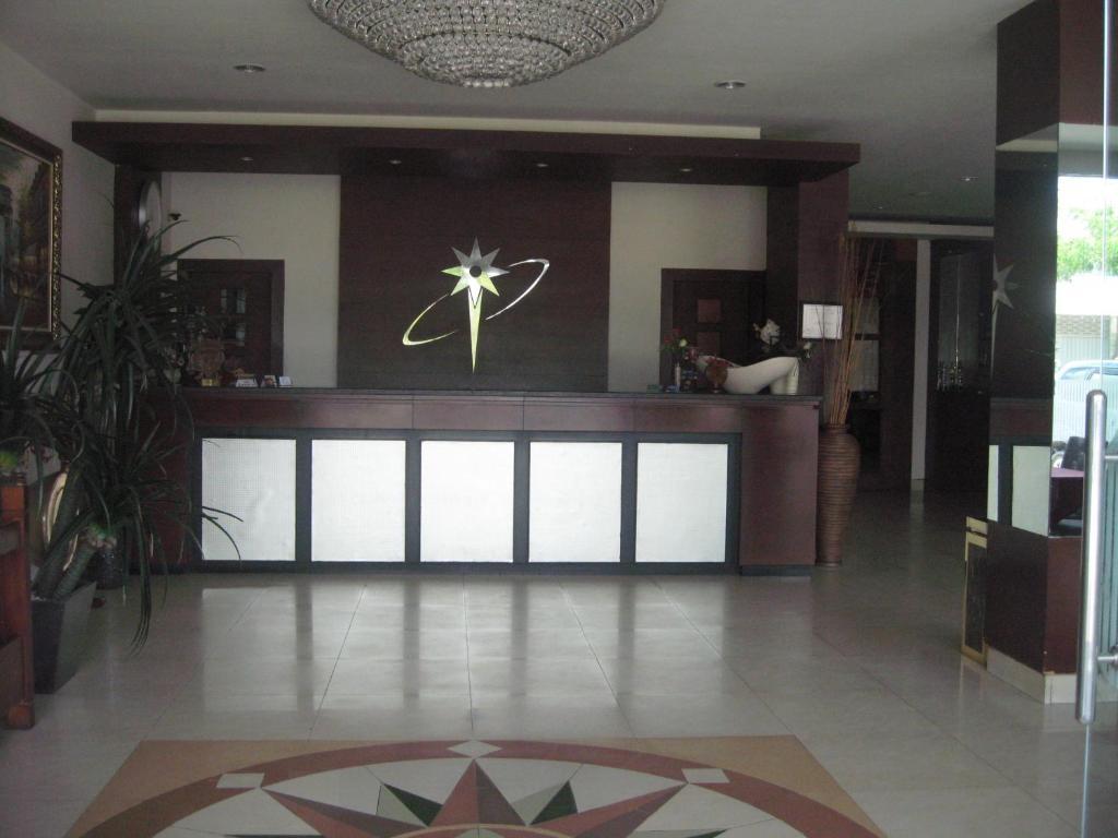 Imperial Hotel Kendari Zewnętrze zdjęcie