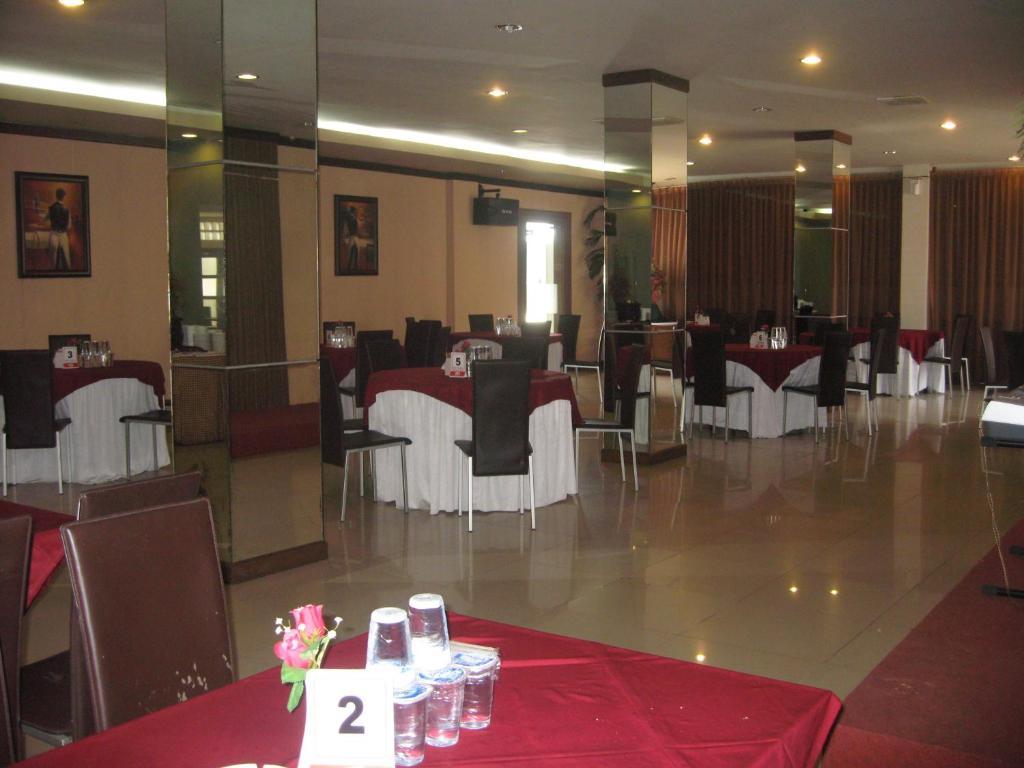 Imperial Hotel Kendari Zewnętrze zdjęcie