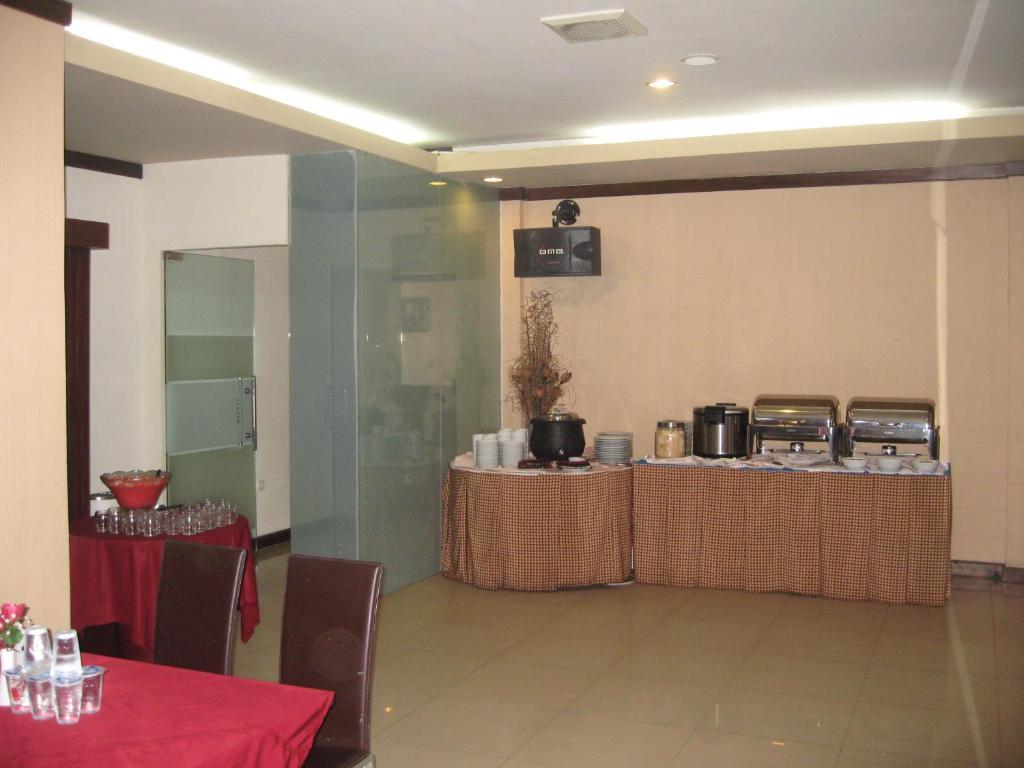 Imperial Hotel Kendari Zewnętrze zdjęcie